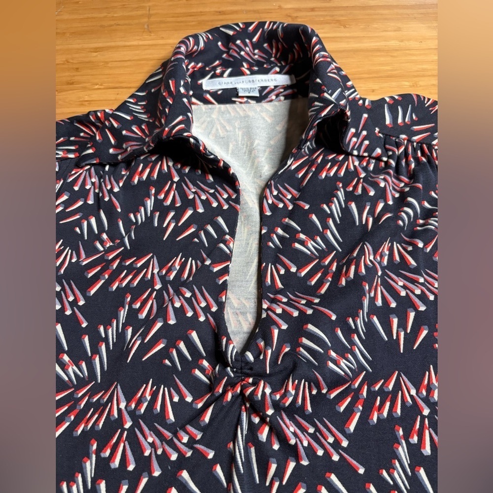 EUC Diane Von Furstenberg - 100% Silk Dress. Size 8 - Picture 4 of 6